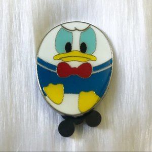 Donald Duck Egg Pin
